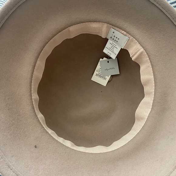 NWT tan felt hat with dark brown tie! ADJUSTABLE! - Picture 6 of 7